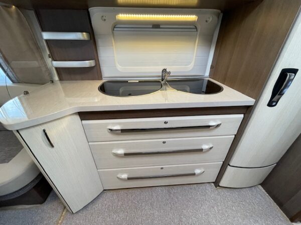 HOBBY Prestige 720 UKFE bj.2015, 7 SLAAPPLAATSEN MOVER AIRCO - Afbeelding 15