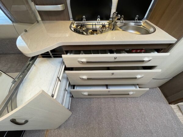 HOBBY Prestige 720 UKFE bj.2015, 7 SLAAPPLAATSEN MOVER AIRCO - Afbeelding 16