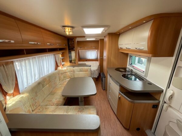 HOBBY De Luxe 560 KMFE bj.2011, KINDERKAMER, MOVER, VOORTENT - Afbeelding 5