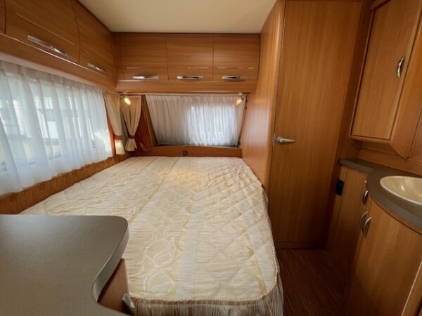 HOBBY De Luxe 560 KMFE bj.2011, KINDERKAMER, MOVER, VOORTENT - Afbeelding 6