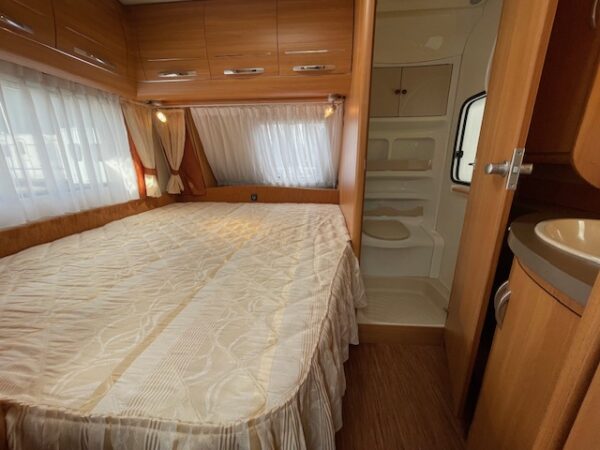 HOBBY De Luxe 560 KMFE bj.2011, KINDERKAMER, MOVER, VOORTENT - Afbeelding 7