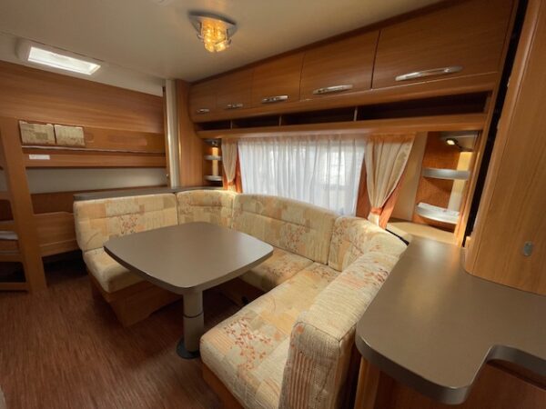 HOBBY De Luxe 560 KMFE bj.2011, KINDERKAMER, MOVER, VOORTENT - Afbeelding 9