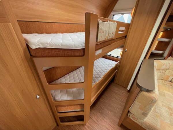 HOBBY De Luxe 560 KMFE bj.2011, KINDERKAMER, MOVER, VOORTENT - Afbeelding 12
