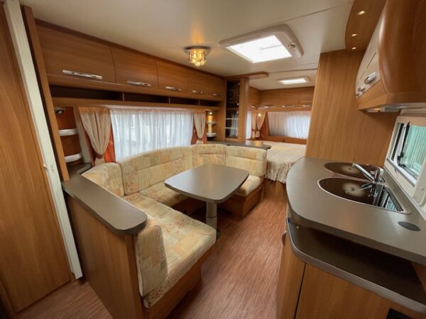 HOBBY De Luxe 560 KMFE bj.2011, KINDERKAMER, MOVER, VOORTENT - Afbeelding 13