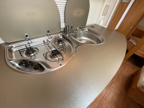 HOBBY De Luxe 560 KMFE bj.2011, KINDERKAMER, MOVER, VOORTENT - Afbeelding 16