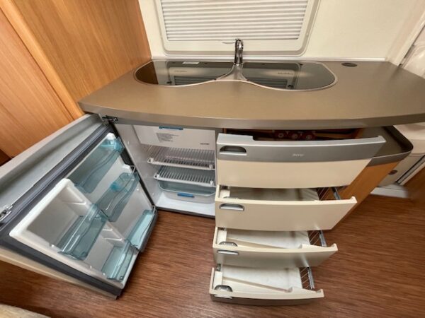 HOBBY De Luxe 560 KMFE bj.2011, KINDERKAMER, MOVER, VOORTENT - Afbeelding 17
