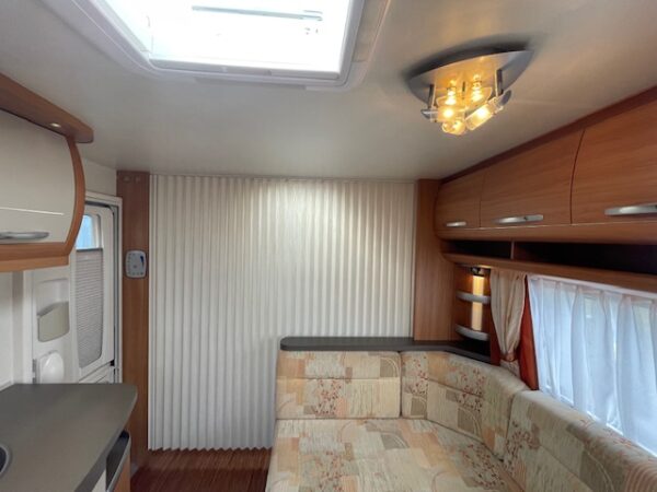 HOBBY De Luxe 560 KMFE bj.2011, KINDERKAMER, MOVER, VOORTENT - Afbeelding 23