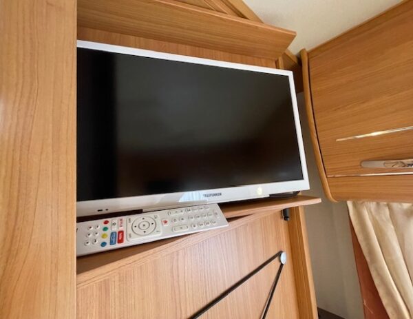 HOBBY De Luxe 560 KMFE bj.2011, KINDERKAMER, MOVER, VOORTENT - Afbeelding 25