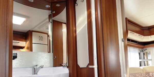 Hobby Excellent 460UFE, bj.2014 met fransbed en mover - Afbeelding 18