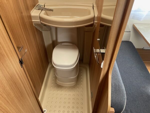 Caravelair Antares 466, bj.2017, 6 persoons met voortent - Afbeelding 19