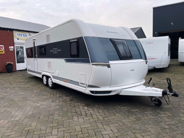Hobby de Luxe 650 KMFE BJ. 2017, met zakluifel NIEUWSTAAT