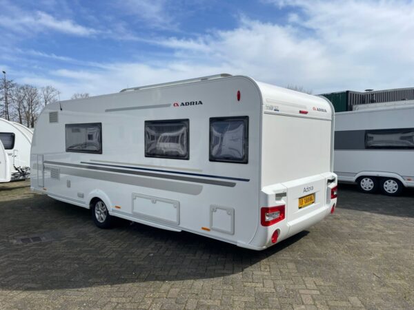 Adria Adora 613 HT bj. 2016, met douche en luifel TOPSTAAT - Afbeelding 5