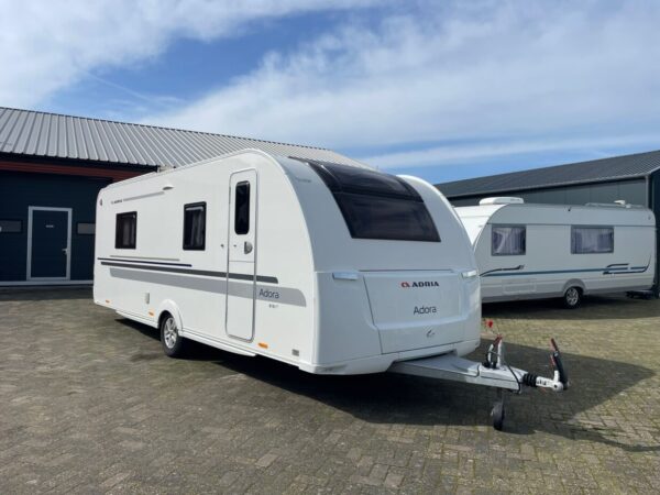 Adria Adora 613 HT bj. 2016, met douche en luifel TOPSTAAT