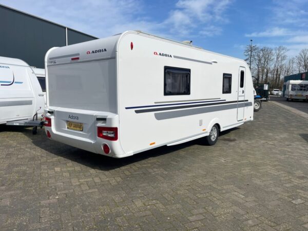 Adria Adora 613 HT bj. 2016, met douche en luifel TOPSTAAT - Afbeelding 4