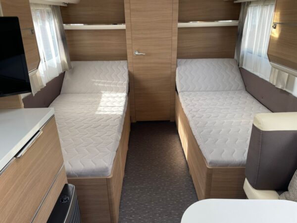 Adria Adora 613 HT bj. 2016, met douche en luifel TOPSTAAT - Afbeelding 33