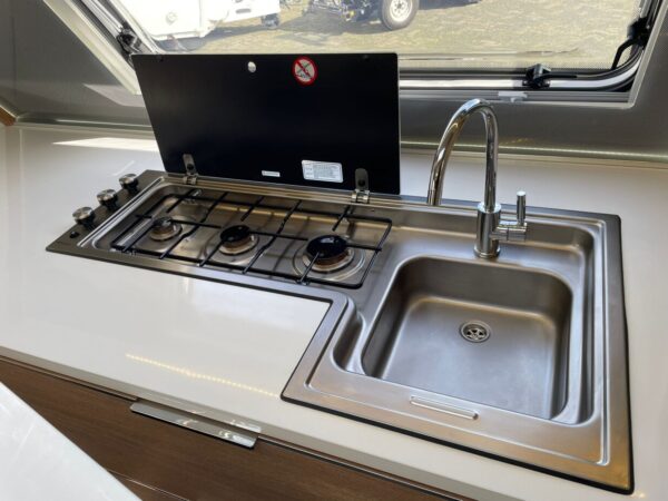 Adria Adora 613 HT bj. 2016, met douche en luifel TOPSTAAT - Afbeelding 28