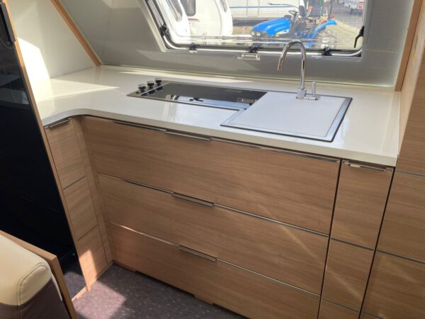 Adria Adora 613 HT bj. 2016, met douche en luifel TOPSTAAT - Afbeelding 27
