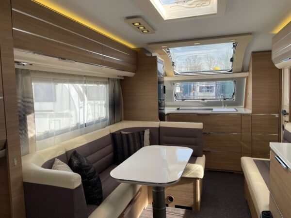 Adria Adora 613 HT bj. 2016, met douche en luifel TOPSTAAT - Afbeelding 14