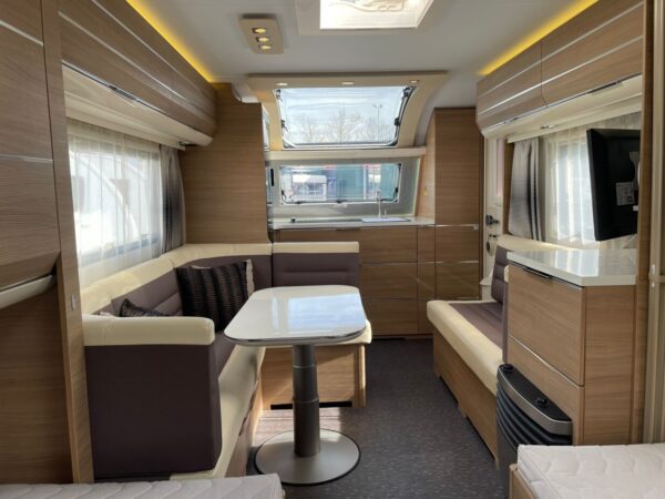 Adria Adora 613 HT bj. 2016, met douche en luifel TOPSTAAT - Afbeelding 12