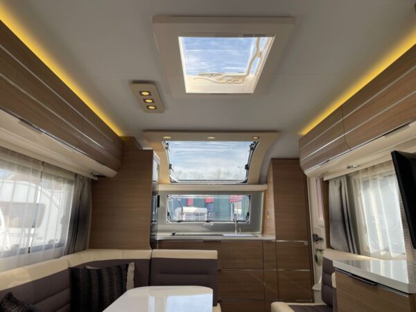 Adria Adora 613 HT bj. 2016, met douche en luifel TOPSTAAT - Afbeelding 11