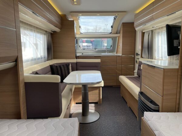 Adria Adora 613 HT bj. 2016, met douche en luifel TOPSTAAT - Afbeelding 9