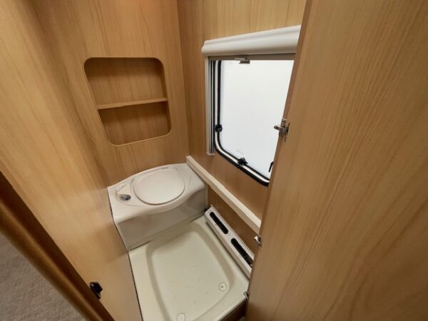 LMC Cello 560 K bj.2009, MOVER, VOORTENT, ALDE, KINDERKAMER - Afbeelding 28