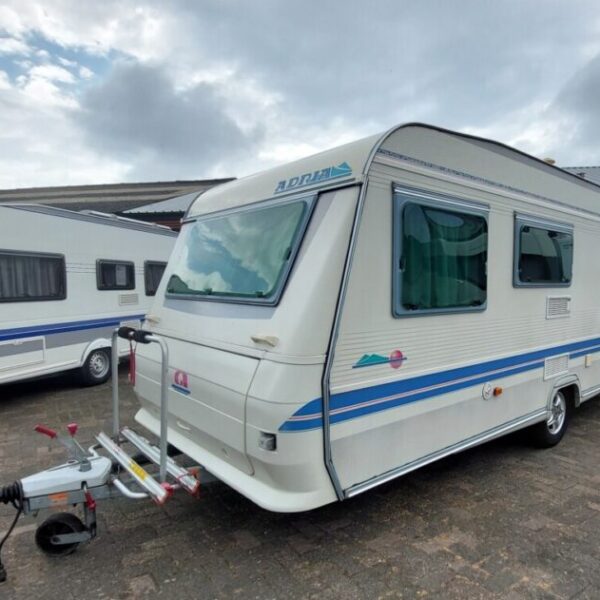 Adria Unica B 502, DK bj.2001 met VOORTENT 6 PERSOONS!!!