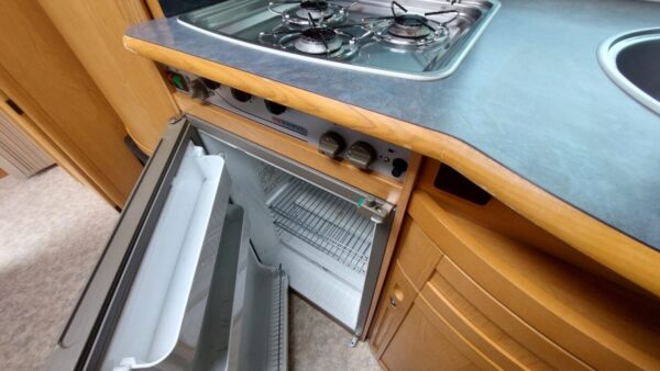 Adria Unica B 502, DK bj.2001 met VOORTENT 6 PERSOONS!!! - Afbeelding 13