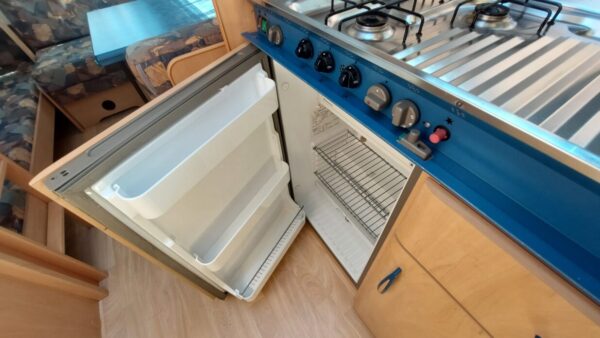 HOBBY DE LUXE 495 UK bj.2002 met KINDERKAMER en VOORTENT!!! - Afbeelding 9