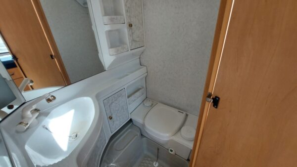 HOBBY DE LUXE 495 UK bj.2002 met KINDERKAMER en VOORTENT!!! - Afbeelding 12