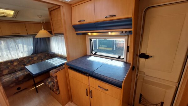 HOBBY DE LUXE 495 UK bj.2002 met KINDERKAMER en VOORTENT!!! - Afbeelding 18