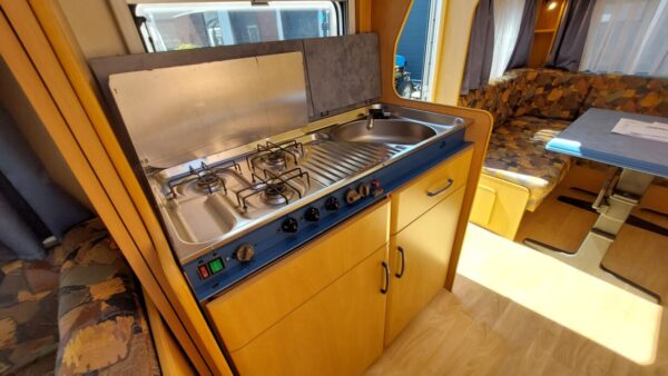HOBBY DE LUXE 495 UK bj.2002 met KINDERKAMER en VOORTENT!!! - Afbeelding 10