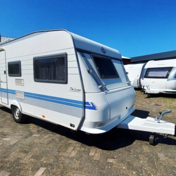 HOBBY DE LUXE 495 UK bj.2002 met KINDERKAMER en VOORTENT!!!