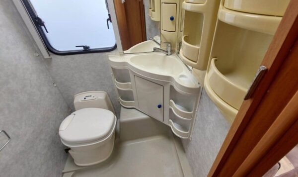 Adria Classica 743 UP bj.2010 met MOVER en VOORTENT!!! - Afbeelding 18