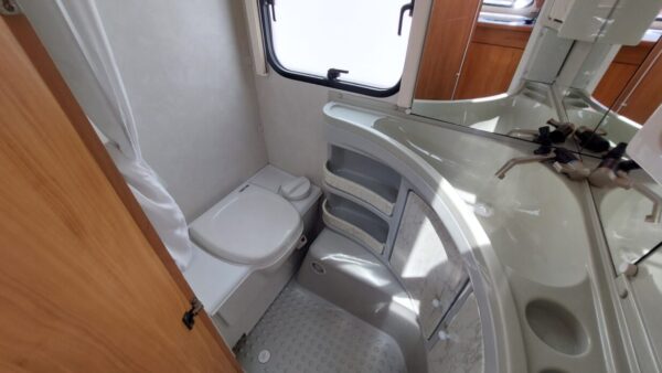 Adria Adora 552 UK bj. 2004 KINDERKAMER, MOVER en WINTERVOORTENT!!! - Afbeelding 13