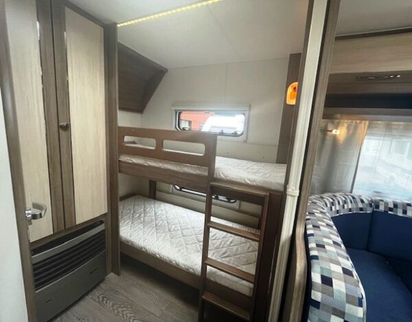 HOBBY De Luxe 545 KMF bj.2018, MOVER, VOORTENT, STAPELBED - Afbeelding 10