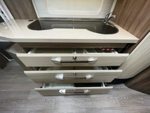HOBBY De Luxe 545 KMF bj.2018, MOVER, VOORTENT, STAPELBED - Afbeelding 17