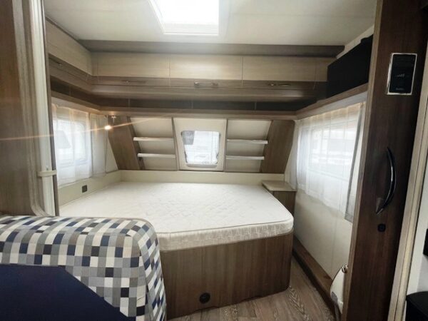 HOBBY De Luxe 545 KMF bj.2018, MOVER, VOORTENT, STAPELBED - Afbeelding 12