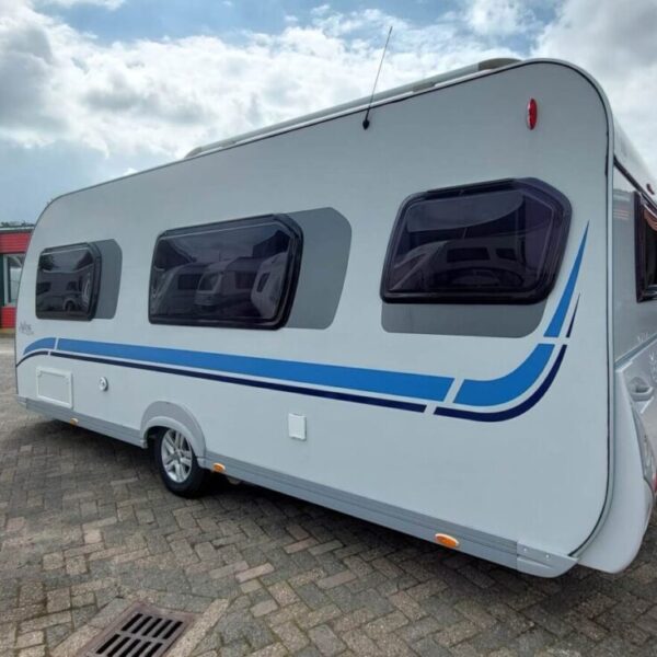Adria Adiva 553 PH bj.2009 met VOORTENT EN MOVER!!!