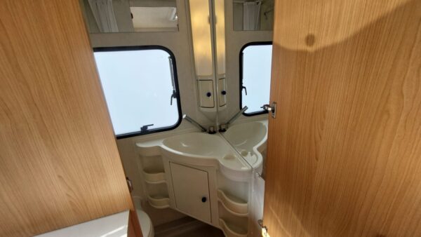 Adria Altea 432 PH bj.2009 met VOORTENT - Afbeelding 16