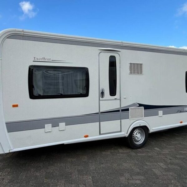 Hobby Excellent 560 CFE bj.2014 met VOORTENT