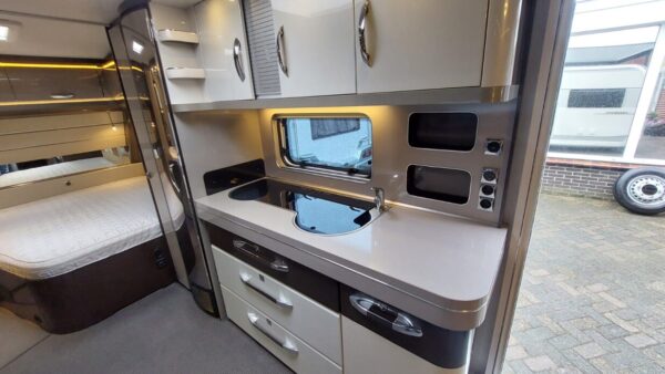Hobby Premium 650 UKFE bj.2018, MOVER, AIRCO, VOORTENT! - Afbeelding 9
