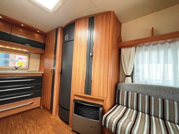 HOBBY De Luxe 380 TB bj.2011, met MOVER, VOORTENT - Afbeelding 17