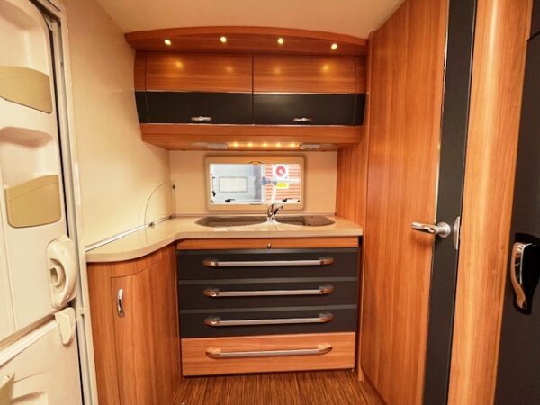 HOBBY De Luxe 380 TB bj.2011, met MOVER, VOORTENT - Afbeelding 9