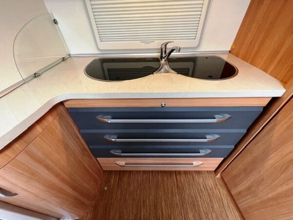 HOBBY De Luxe 380 TB bj.2011, met MOVER, VOORTENT - Afbeelding 12