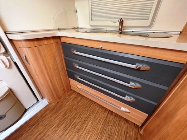 HOBBY De Luxe 380 TB bj.2011, met MOVER, VOORTENT - Afbeelding 11