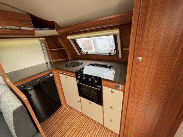 Adria Adora 613 HT bj.2013, MOVER, ZAKLUIFEL - Afbeelding 5