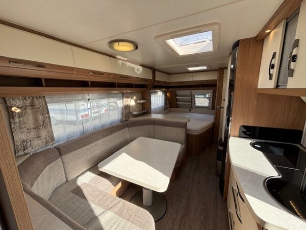 Hobby De Luxe 560 KMFE, bj.2021 VOORTENT en STAPELBED!!! - Afbeelding 5