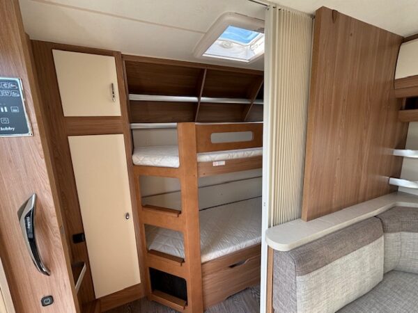 Hobby De Luxe 560 KMFE, bj.2021 VOORTENT en STAPELBED!!! - Afbeelding 7
