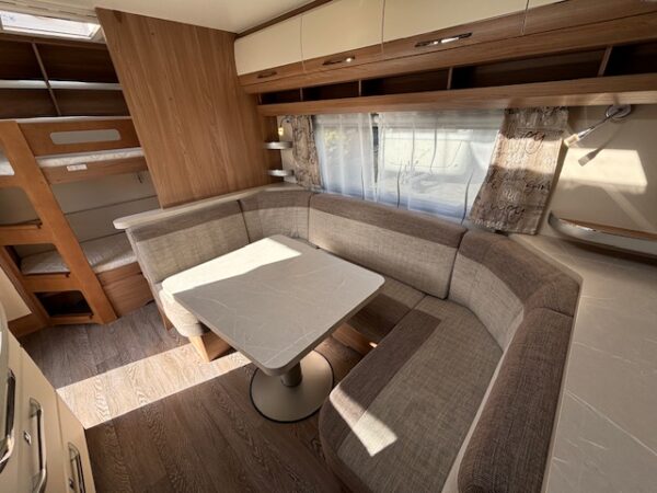 Hobby De Luxe 560 KMFE, bj.2021 VOORTENT en STAPELBED!!! - Afbeelding 9